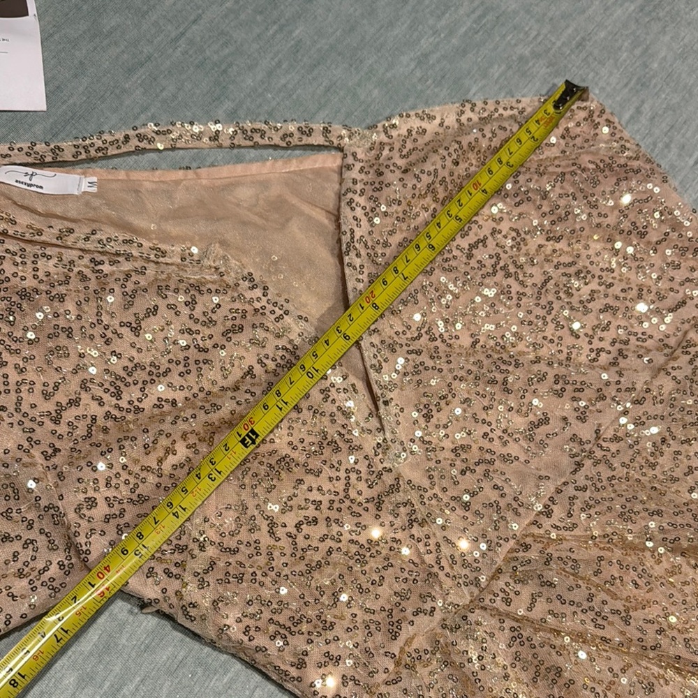 Elegant Gold Sequin Evening Gown - Picture 15 of 16